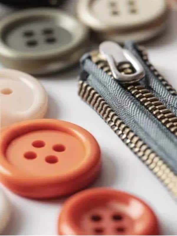 Zippers and buttons1